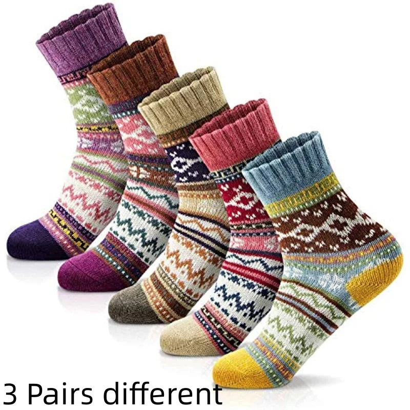 Een paar stijlvolle dames winterse sokken, perfect voor gezellige momenten thuis.