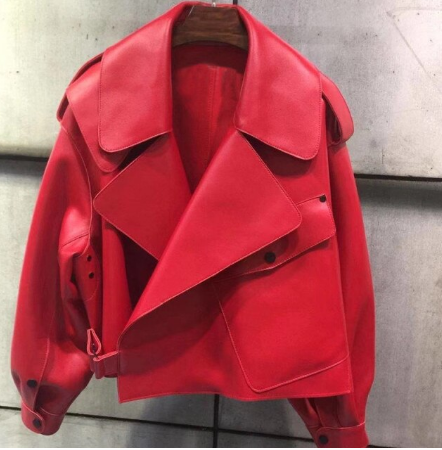 Modieuze Chaqueta™️ leren damesjas in diverse kleuren: beige, zwart, rood. Stijlvolle en comfortabele bovenkleding.
