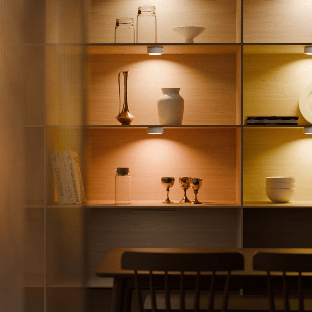 Slimme draadloze LED spotlamp, ideaal als kastverlichting of vitrineverlichting.