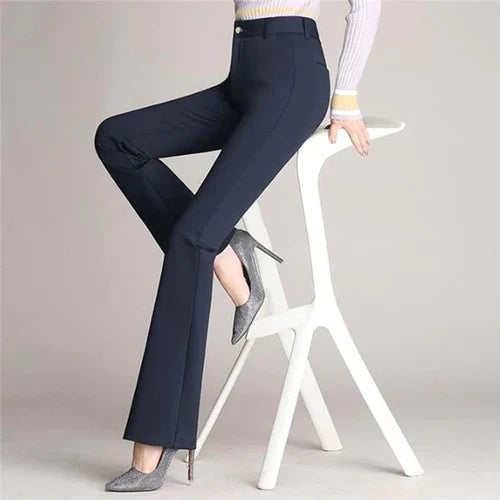Veelzijdige dames high waist flare broek voor zowel zakelijke als casual outfits. Comfortabel en chic.