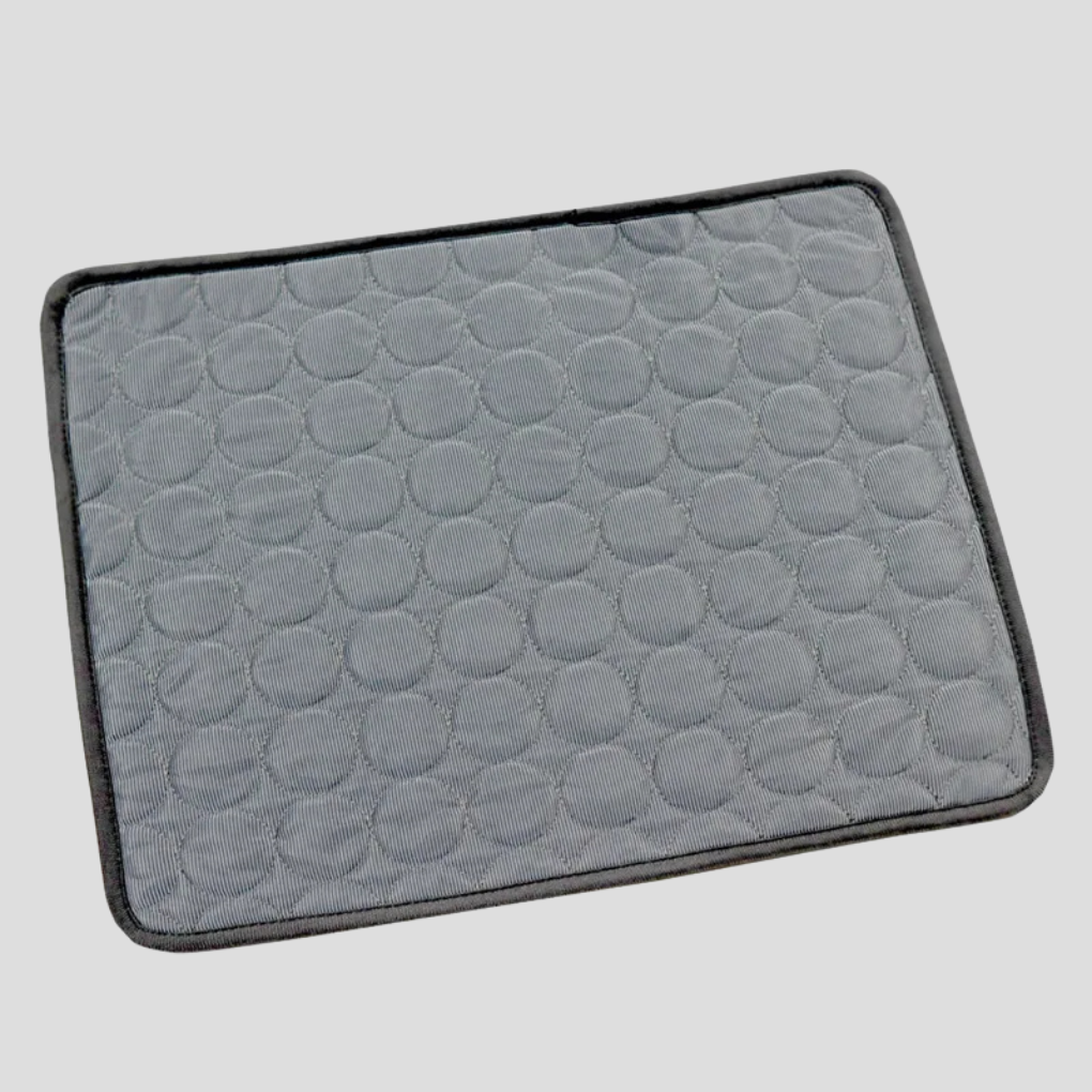 Compacte, oprolbare zelfkoelende mat. Ideaal voor honden en katten die verkoeling zoeken thuis of op reis in de zomer.