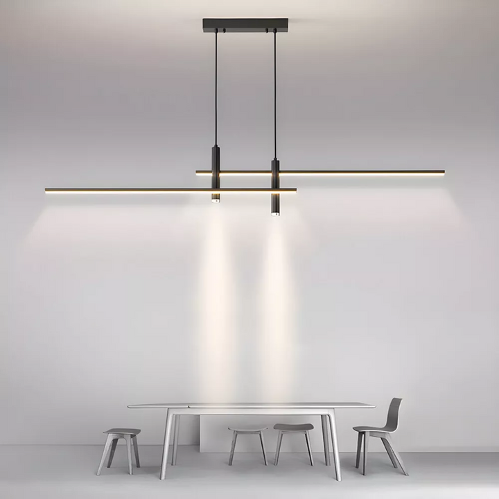 Sfeervolle LED hanglamp in goud en zwart boven een moderne eettafel. Dimbare verlichting voor elke gelegenheid.