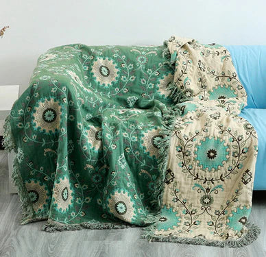 NordicNest design: Omkeerbare katoenen deken met subtiel Scandinavisch vogelpatroon. Perfecte huisdecoratie.