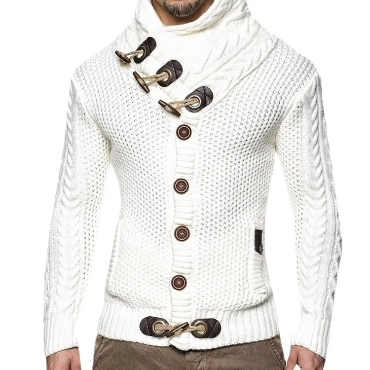 Klassieke beige gebreide heren coltrui, comfortabel en warm voor de herfst.