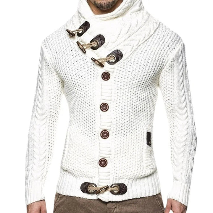 Klassieke beige gebreide heren coltrui, comfortabel en warm voor de herfst.