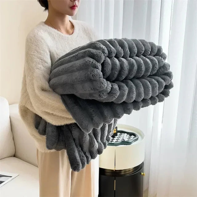 PlushNest warme deken, een luxueuze en comfortabele toevoeging aan je slaapkamer of woonkamer.