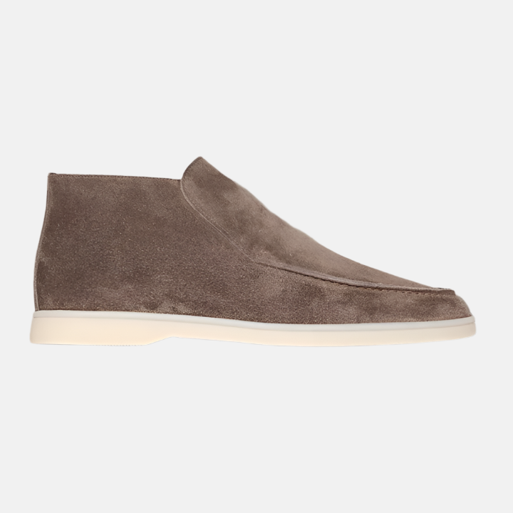 Gedetailleerde close-up van stijlvolle heren instappers. Comfortabele en elegante Louine Loafers voor dagelijks gebruik. [[lstfy-media:2]]