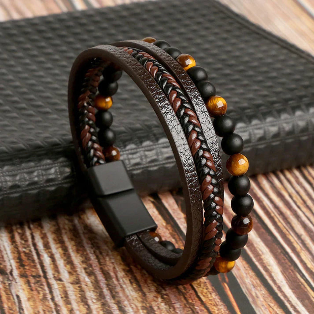 Heren gelaagde leren armband met stenen kralen, stoer en stijlvol, met magnetische sluiting. Perfect cadeau voor mannen.