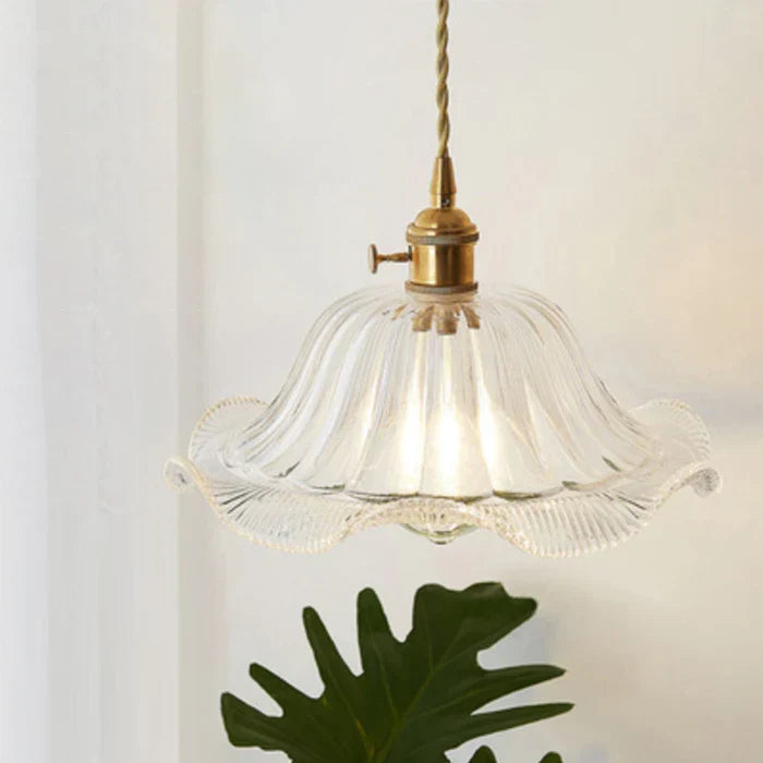 Transparante hanglamp OpulentGlow voor eigentijdse woonruimtes; verlichting met karakter.