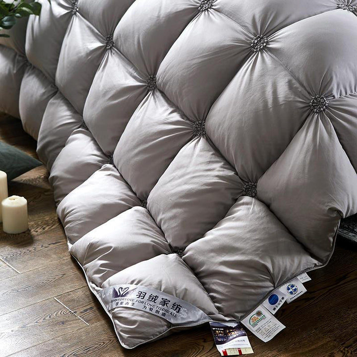 PlumeLux tweepersoons ganzendons dekbed, doorgestikt. Voor luxe warmte en superieur comfortabel beddengoed.