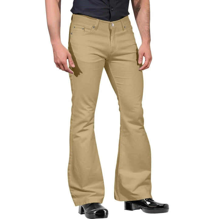 Casual en stijlvolle heren flare broek, perfect voor een retro outfit met comfortabele pasvorm.