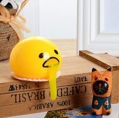 Stressverlichtend ei-speelgoed op een bureau, ideaal anti-stress hulpmiddel voor concentratie en ontspanning.