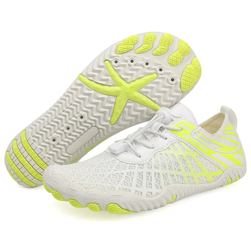 Outdoor waterschoenen met robuuste zool, bieden uitstekende grip op natte en gladde oppervlakken.