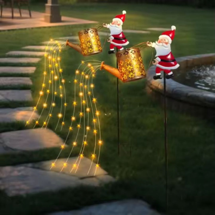 Stijlvolle gieter-vormige kerstverlichting voor buiten. Sprookjesachtige LED decoratie die warmte en sfeer brengt.