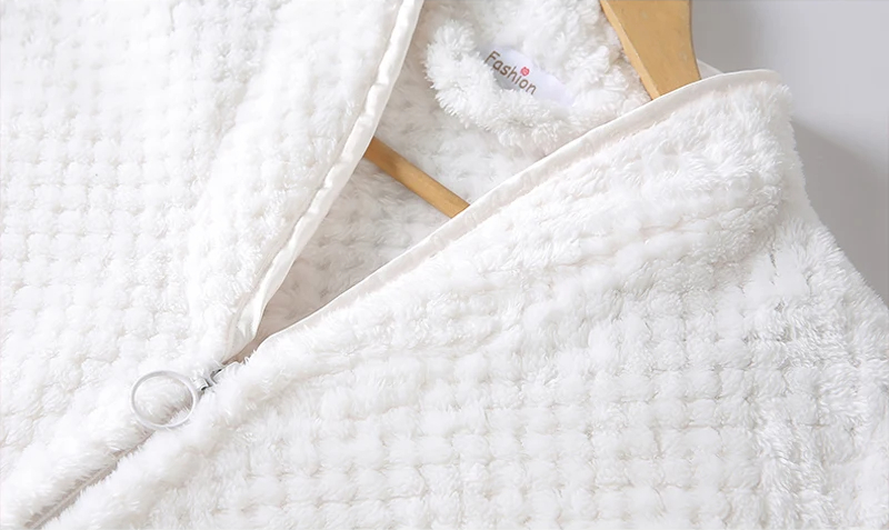 Ultiem zachte unisex badjas van luxe fleece materiaal, ideaal voor pure ontspanning en warmte.