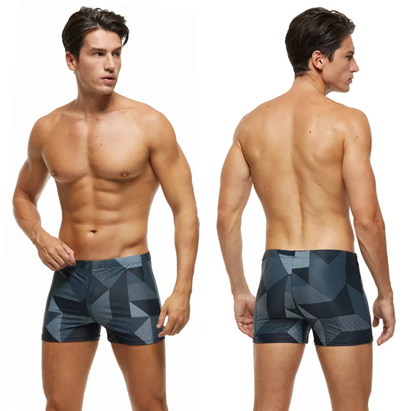 Comfortabele heren zwemshort met mesh voering, ademende zwemkleding voor lange zomerdagen.