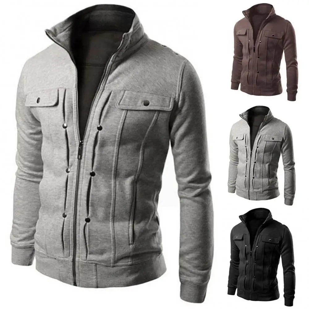 Modern warm herenvest met opstaande kraag en robuust design. Biedt comfort en stijl voor winterse dagen.
