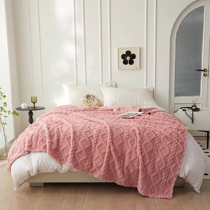 Comfortabele lamswollen deken CozyLuxe, ideaal als zacht plaid op bank of bed. Warme flanellen sprei.