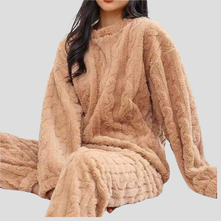 Comfortabele dames fleece pyjamaset, ideaal voor ontspanning & warme nachten thuis. Ultieme loungewear.