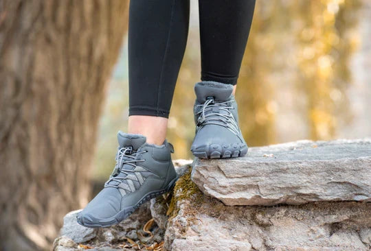 Binnenzijde van de warme unisex barefoot winterschoenen, toont comfortabele voering voor voetgezondheid.