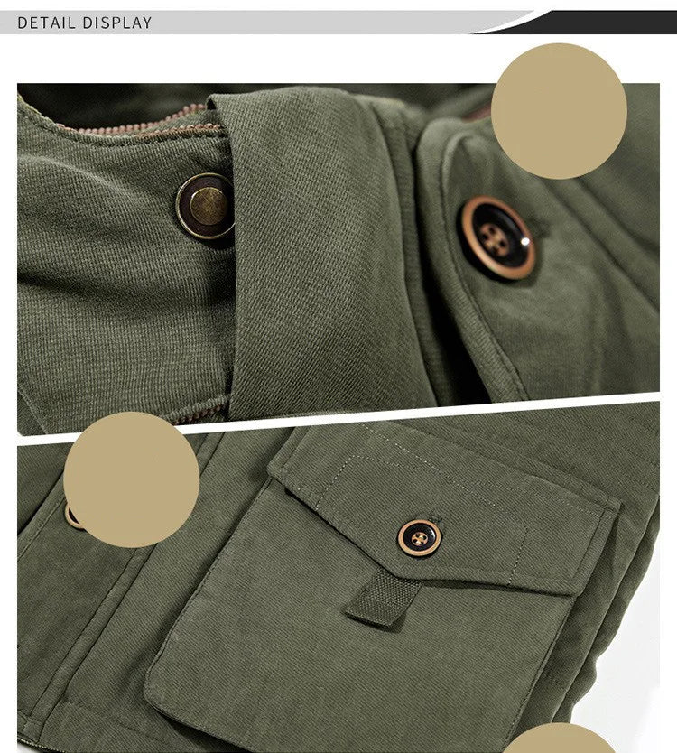 Detail van de warme voering en praktische zakken op deze heren winterparka.