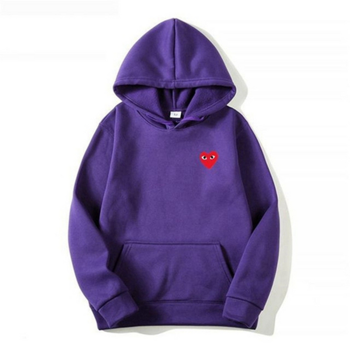 Model draagt trendy unisex hoodie, comfortabel en geschikt voor zowel heren als dames; perfecte dagelijkse stijl.