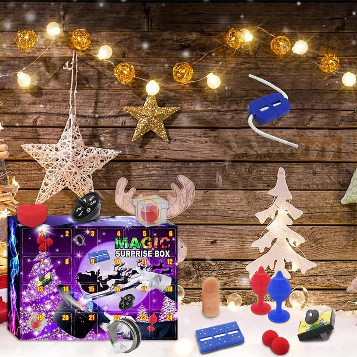 Open magische toverdoos aftelkalender, toont 24 speelgoed verrassingen voor kerst advent.