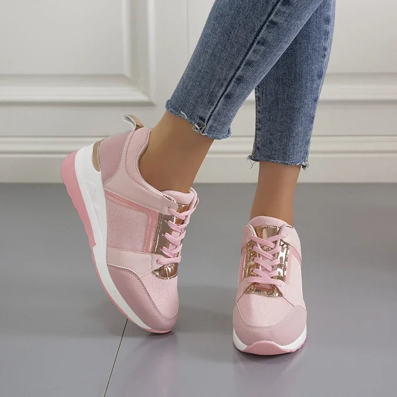 Zwarte AirKicks dames sneakers. Trendy en schokdempend voor optimale ondersteuning. Vrouwen mode.