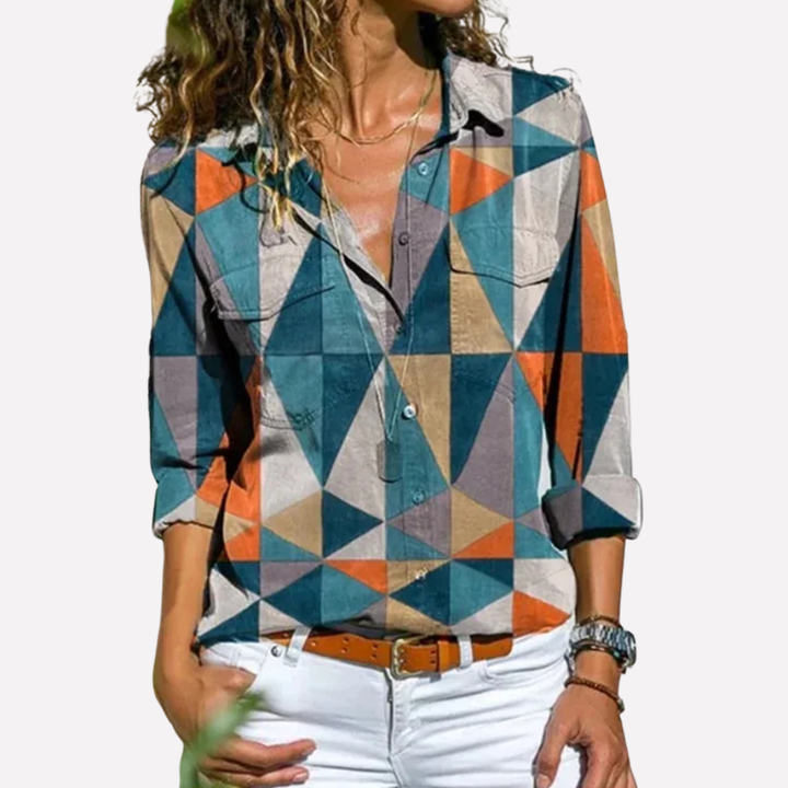 Modieuze dames zomerblouse, kortemouwen, perfect voor warme dagen. Veelzijdige en luchtige lentekleding.