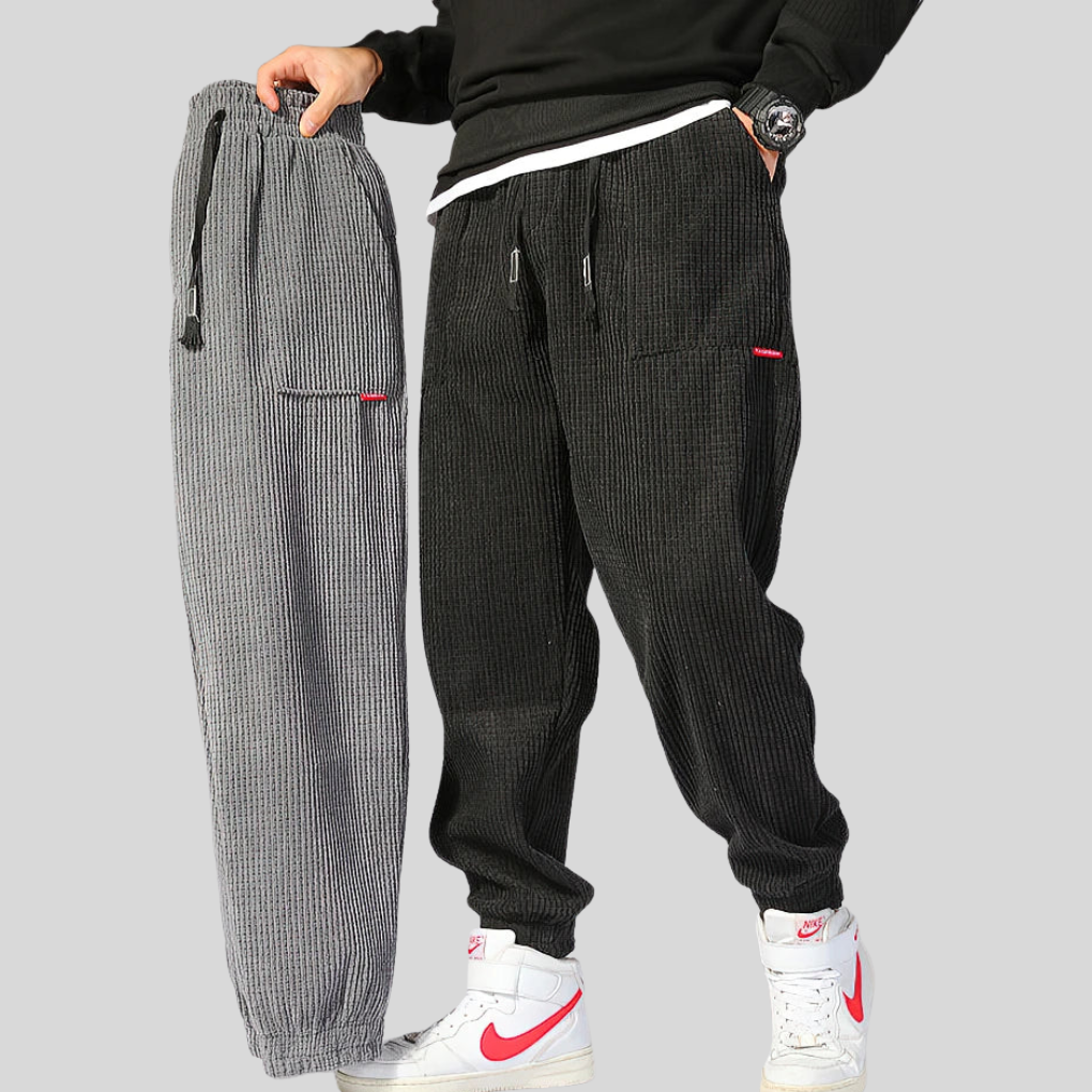 Veelzijdige heren corduroy joggingbroek met wijde pijpen, verkrijgbaar in grijs en zwart, perfect voor casual comfort.