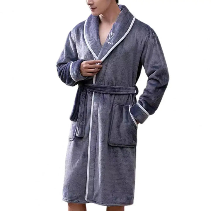 Stijlvolle heren flanellen badjas in klassieke kleur, warm en zacht voor de winter. Perfecte nachtkleding.