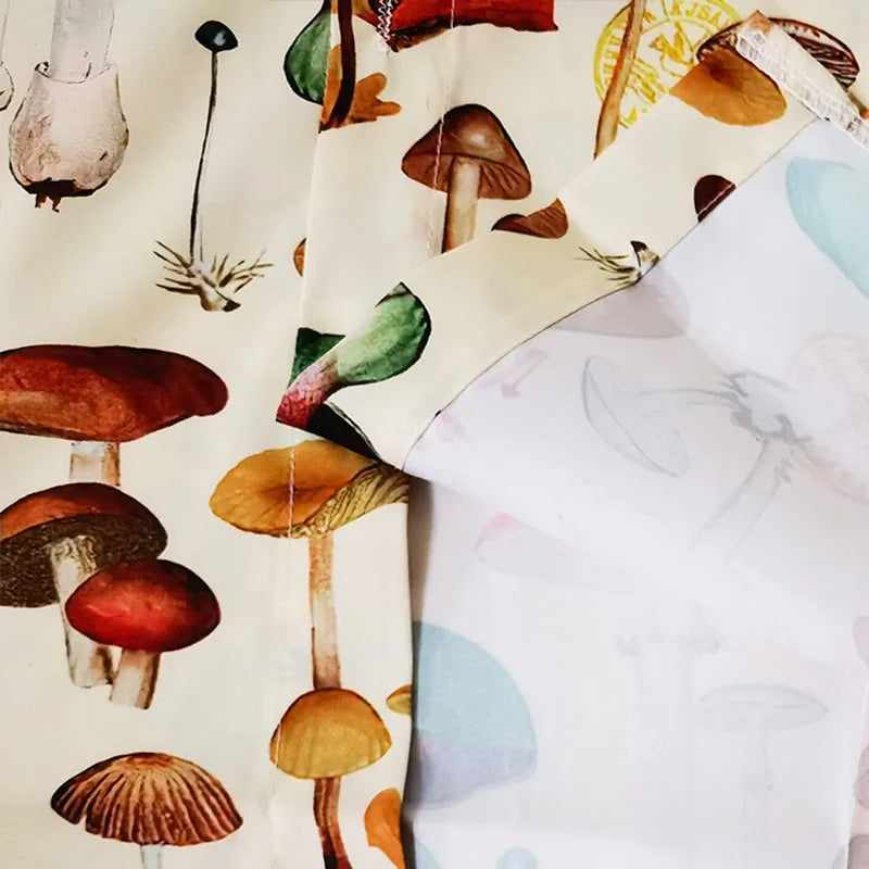 Vrolijk heren overhemd met korte mouwen en paddenstoelenprint, perfect voor een unieke en casual zomer outfit.