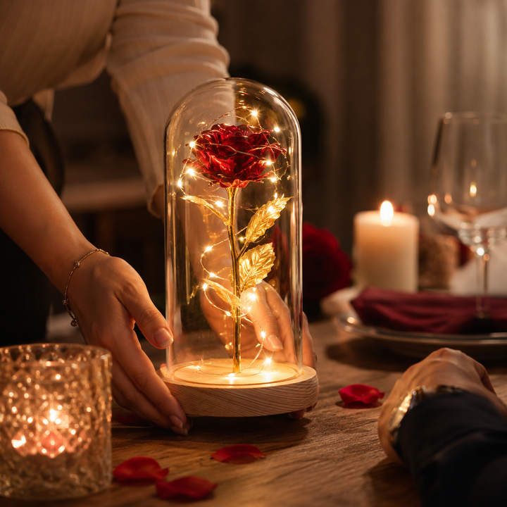 Sfeerlicht eeuwigheidsroos onder stolp, prachtig als blikvanger en romantisch decoratie-element.