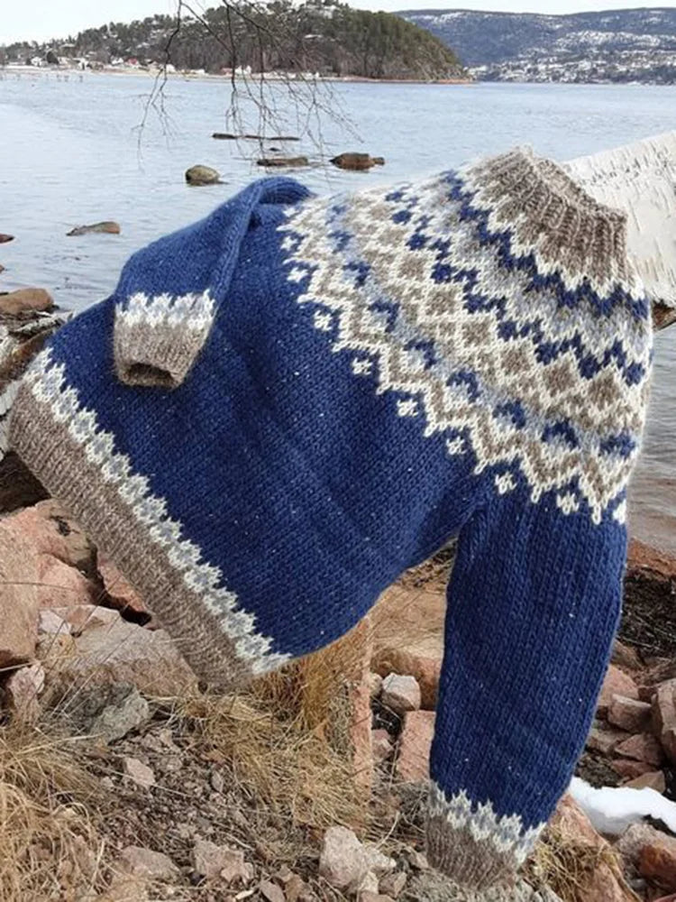 Blauwe casual gebreide heren trui met relaxte pasvorm, ideaal voor dagelijks comfort en stijlvolle herenmode.