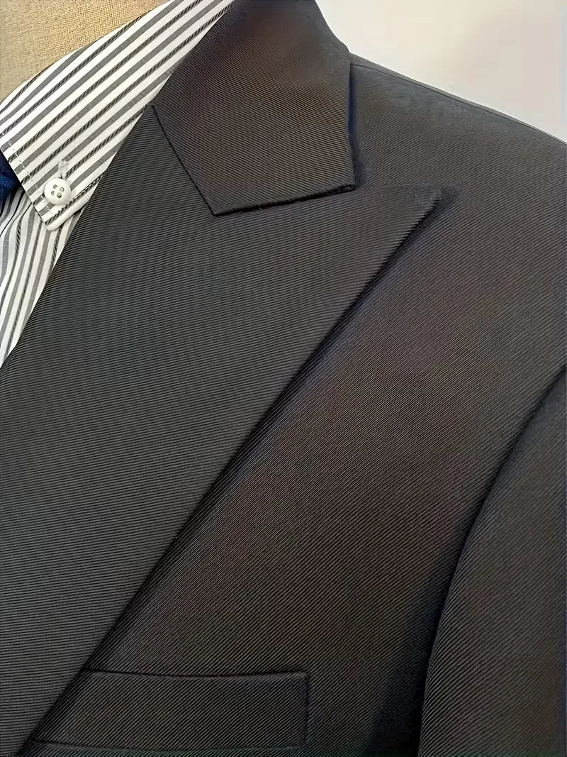 Zakelijk driestukspak voor heren, comfortabel slim fit model, perfect voor kantoor en meetings.