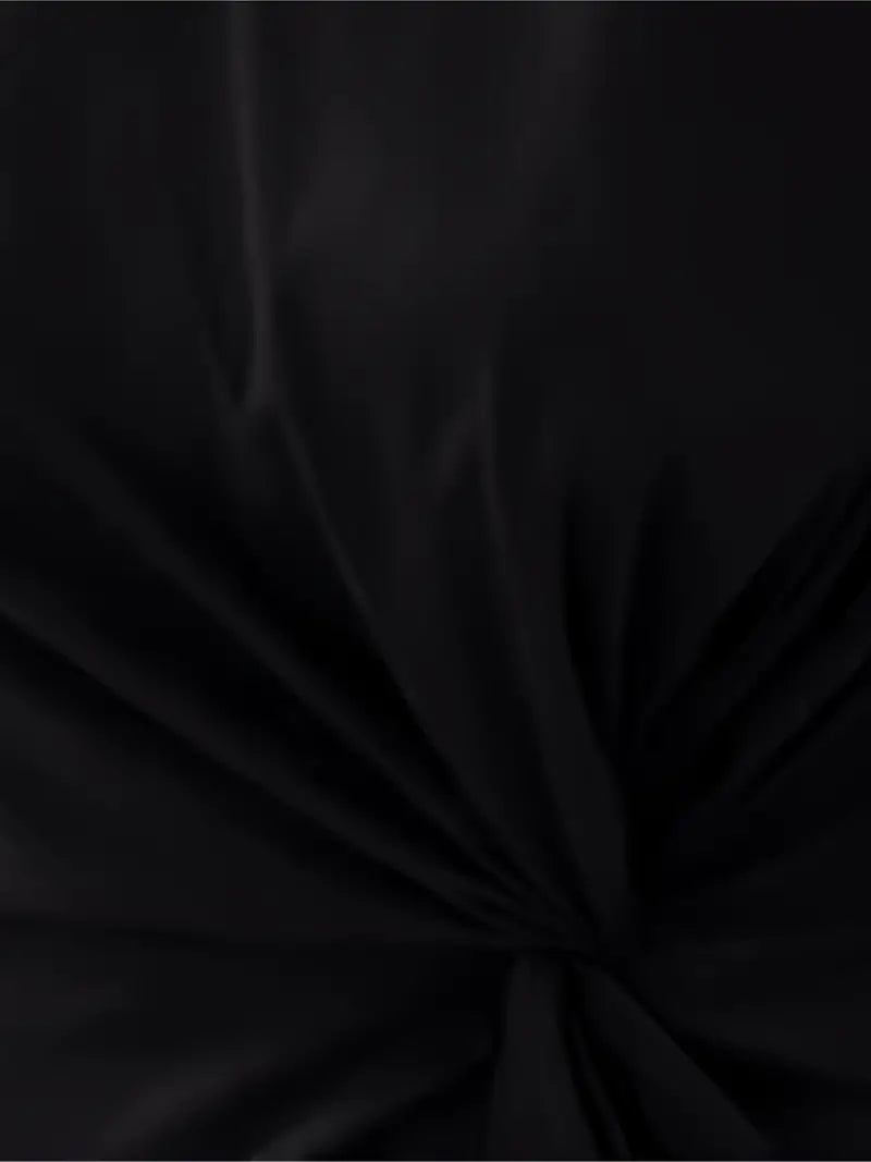 Vooraanzicht van een grijs vormgevend jurkje, slanke pasvorm en comfortabele stretch.