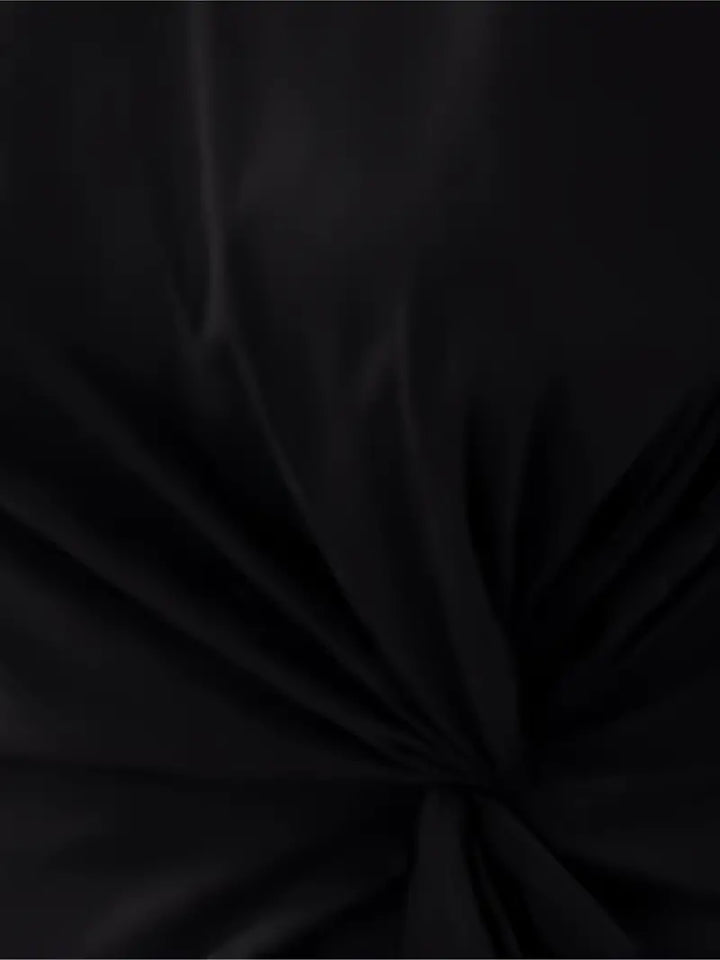 Vooraanzicht van een grijs vormgevend jurkje, slanke pasvorm en comfortabele stretch.
