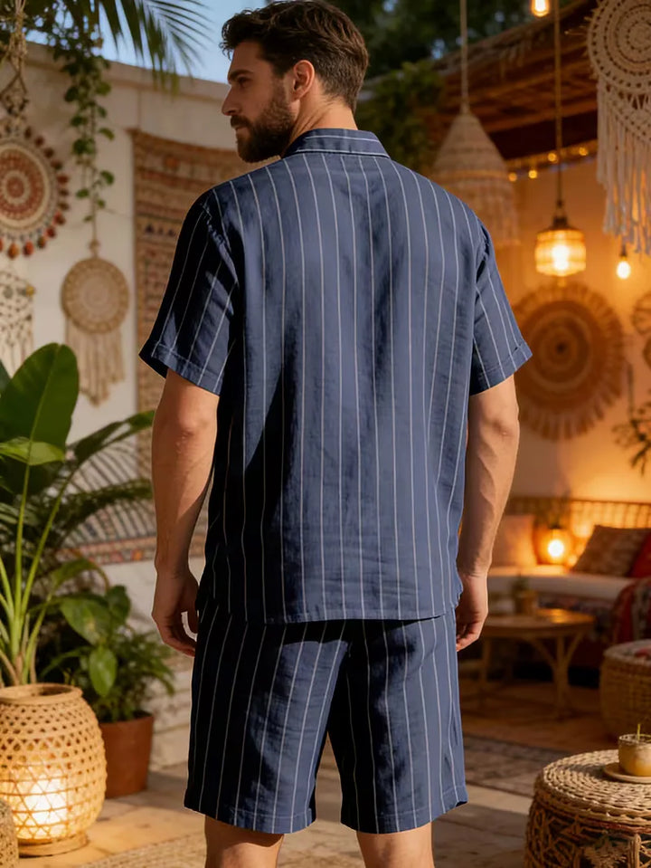 Heren zomerset: comfortabel shirt met korte mouwen & korte broek, ideaal voor vakantie.