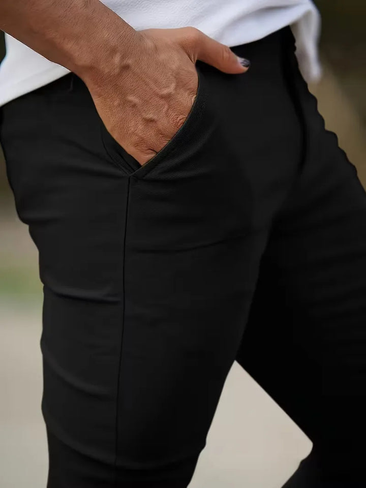 Donkergrijze elastische heren chino, skinny fit voor een actieve en trendy look.