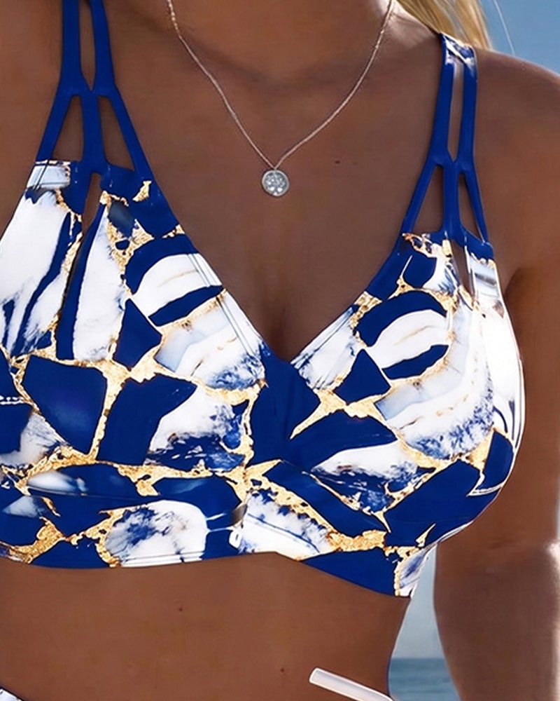 Zwarte bikini dames, hoge taille, flatterend, ideaal voor een stijlvolle zomer op het strand.