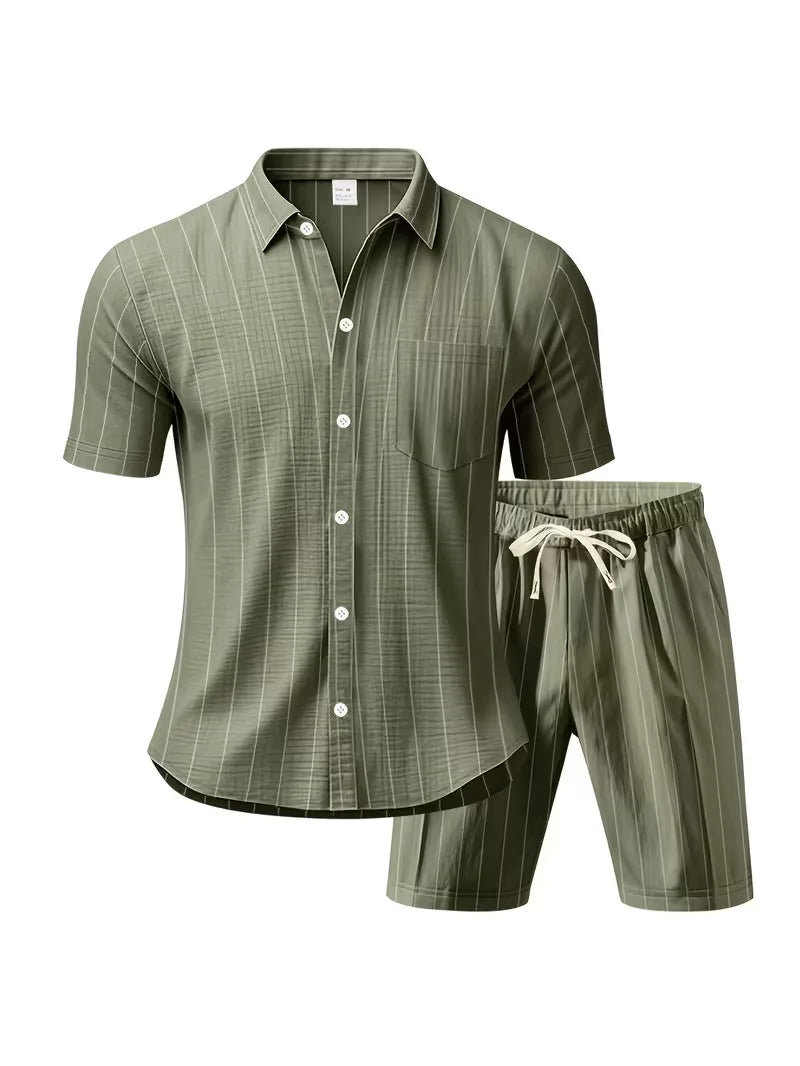 Modieuze heren zomerset: shirt met korte mouwen & korte broek, ideaal voor zomerse dagen.