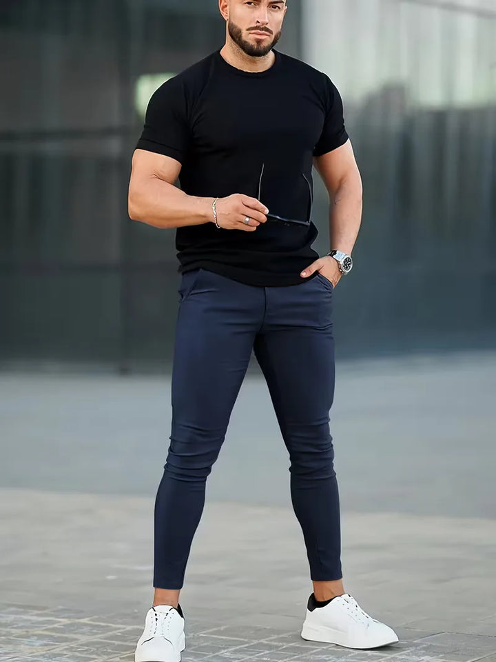 Donkergrijze heren chino broek met strakke pasvorm, comfortabel, stijlvol en trendy.
