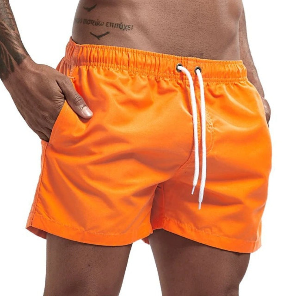 Ademende heren zomerstrandshorts, comfortabele pasvorm voor ontspannen dagen aan het strand.