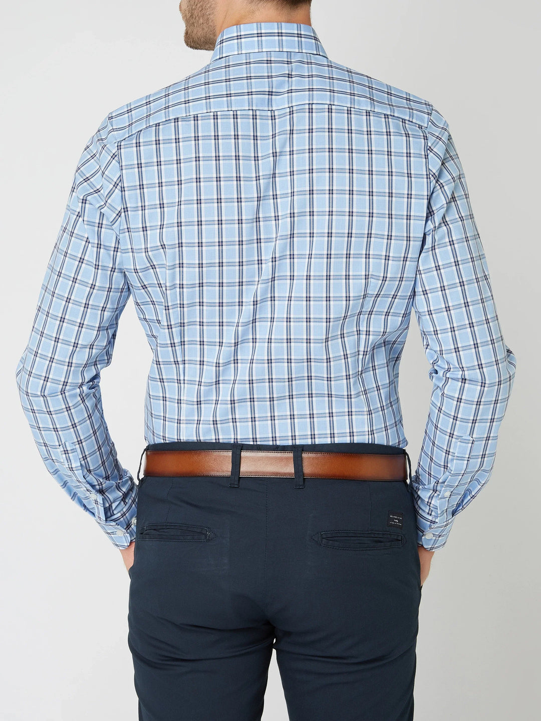 Stijlvol en comfortabel geruit herenoverhemd, lange mouwen, perfect voor casual en business casual herenkleding.