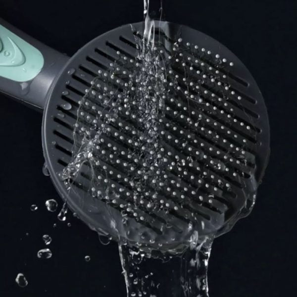 De borstelknop van de zelfreinigende huisdierborstel, voor snelle en hygiënische haarverwijdering.