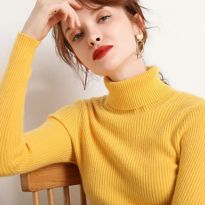 Casual gebreide dames coltrui. Zacht en warm, ideaal voor herfst- en winter outfits.