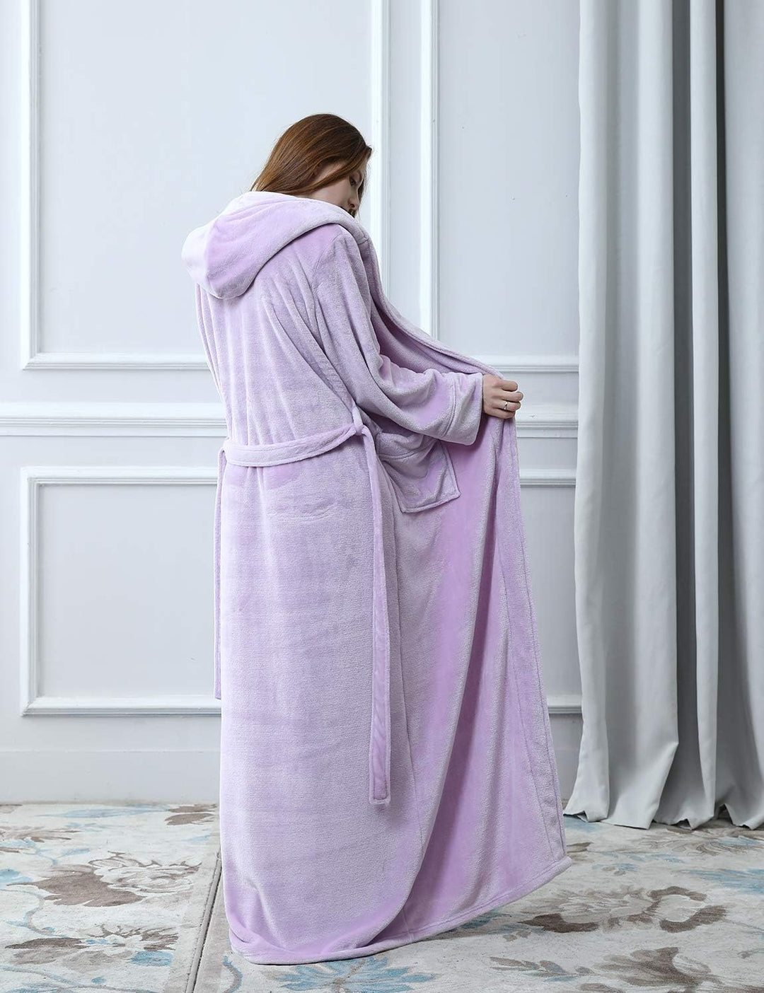 Luxe unisex badjas van pluizig fleece, met capuchon, voor comfort en stijl.