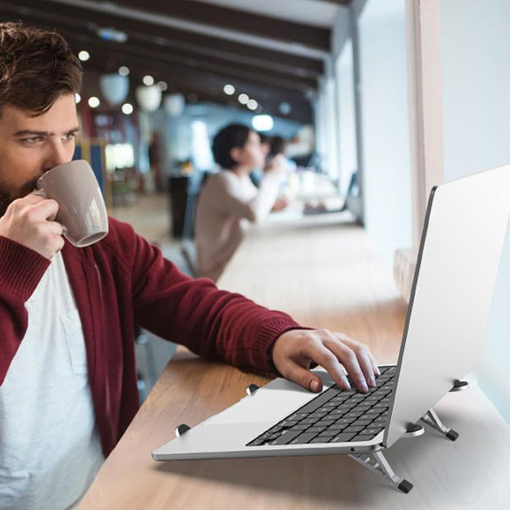 Ergonomische notebookhouder voor een betere houding. Verstelbaar en opvouwbaar voor werkplek & onderweg.