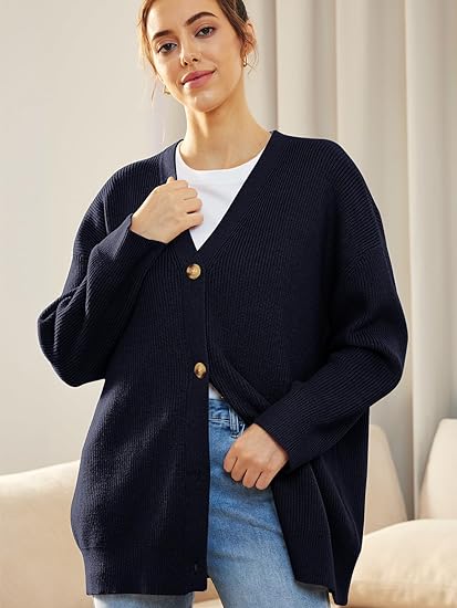 Modieus oversized vest met knoopsluiting en V-hals voor een trendy casual dameslook.
