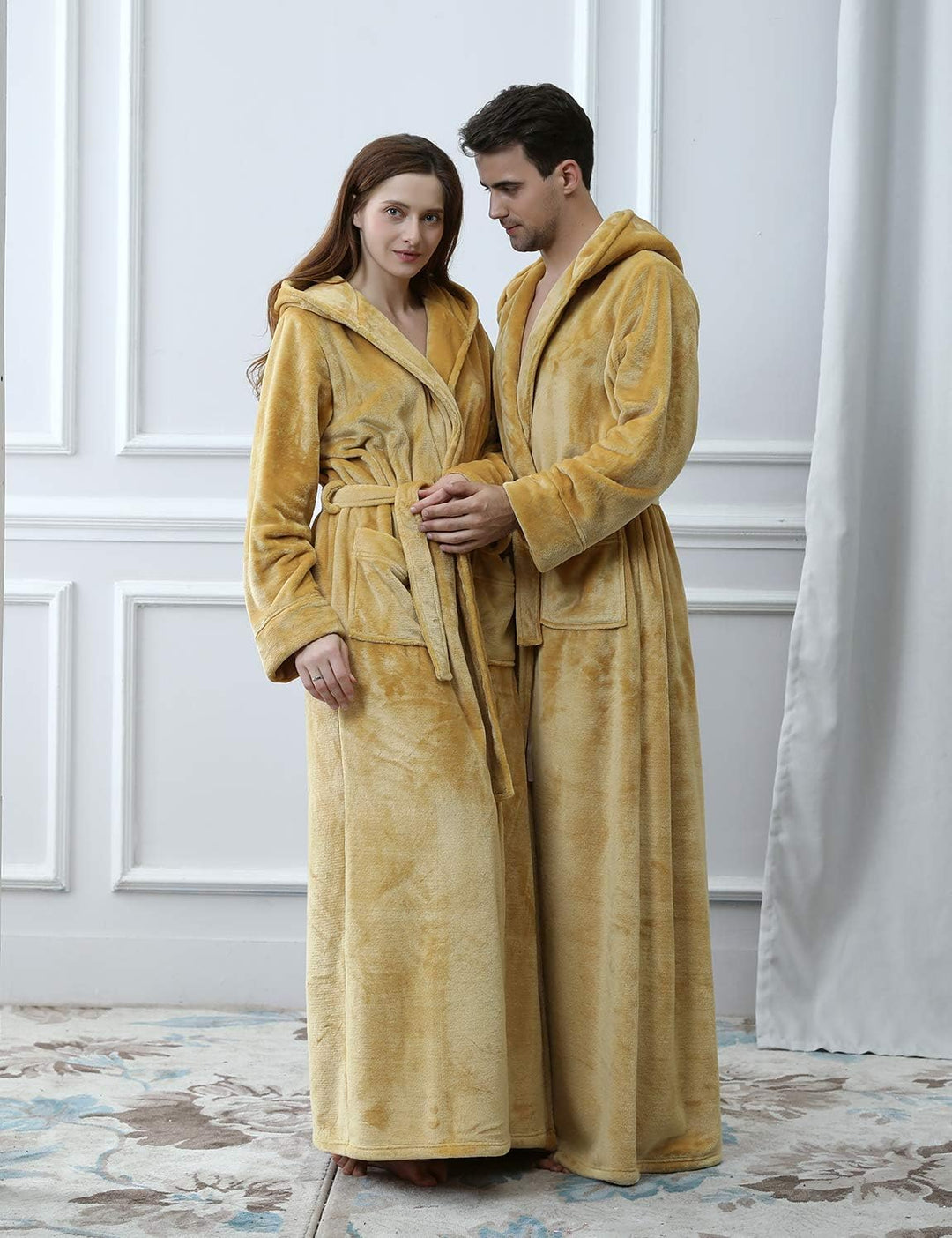 Unisex ochtendjas met capuchon, van zacht fleece, voor comfort in elk seizoen.